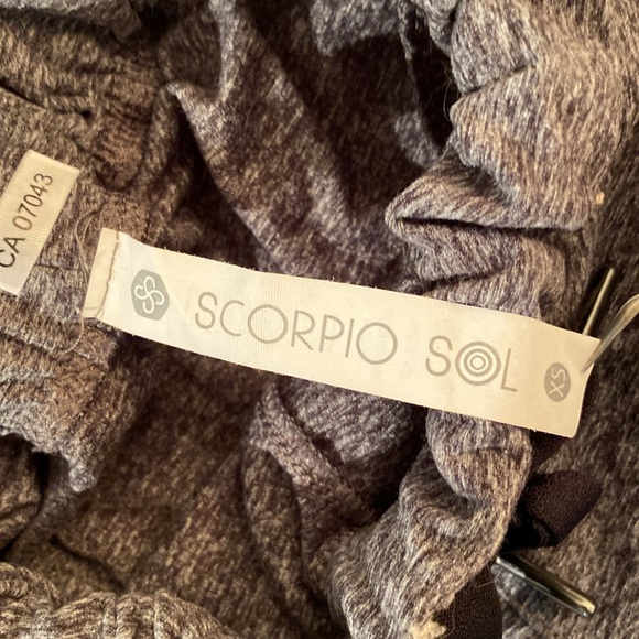 Scorpio Sol - women’s cropped sweatpants. Size XS - Picture 4 of 9